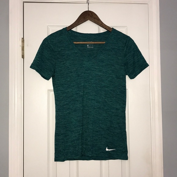 Nike shirt - Picture 2 of 2